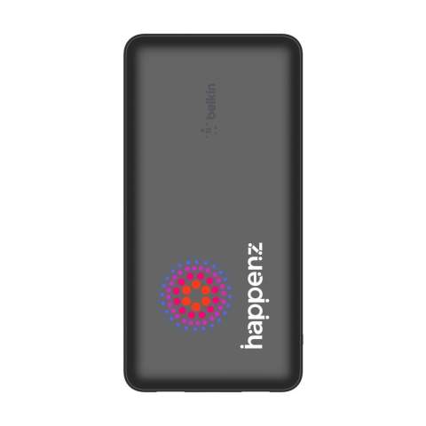 Powerbank 20.000mAh van het merk Belkin. Met een behuizing van gerecycled kunststof. Laad razendsnel een smartphone en andere apparaten op met een vermogen tot 15W via twee USB-A-poorten en één USB-C-poort. Deze powerbank biedt tot 78 uur extra batterijduur. Genoeg voor het kijken van films, het voeren van FaceTime-gesprekken en het gebruik van navigatie-apps. Met LED-indicatielampje. De powerbank voldoet aan de luchtvaartveiligheidsnormen, dus je mag hem in je handbagage meenemen. Inclusief USB-A/USB-C-kabel en gebruiksaanwijzing. 100% plasticvrije verpakking. Gemaakt van plastic dat na gebruik is gerecycled. Per stuk in doosje.