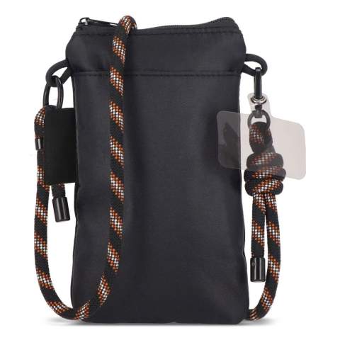Diese kompakte Crossbody Tasche ist ideal fürs Telefon, Schlüssel und Brieftasche. Eine Schlaufe hält sicher einen Stift, während das Paracord-Band einen einzigartigen Touch verleiht. Das Design kann mit der mitgelieferten Lasche in ein Handykette umgewandelt werden, um die Hände frei zu haben.