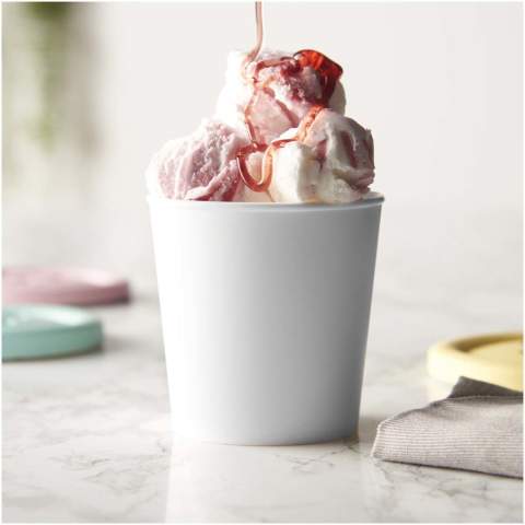 Le gobelet à simple paroi Americano® Switch est la solution parfaite pour en finir avec les contenants à usage unique. Avec une capacité de 200 ml, il est idéal pour les boissons froides, mais aussi pour les glaces et même les frites ! Le gobelet passe au lave-vaisselle, au micro-ondes et ne contient pas de bisphénol A. Dans la famille Americano® Switch, vous pouvez personnaliser votre gobelet en y ajoutant un couvercle et une poignée. Fabriqué au Royaume-Uni et emballé dans un sac en plastique PE recyclé.