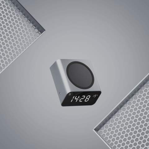 Ervaar innovatie! Onze klok met draadloze oplader, vervaardigd van gerecycled aluminium, levert snelle 15W oplaadcapaciteit. Het smiley-gezichtspictogram licht op tijdens snel opladen. Met temperatuurbewaking, automatische tijdsinstelling en een alarmfunctie is het een gamechanger op het gebied van gemak en duurzaamheid.