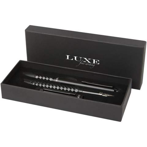 Duo pen gift box suitable for two different writing modes to provide a flexible fine writing experience. Can be combined with the Tactical Dark stylus or click action ballpoint pen, and the Tactical Dark rollerball or fountain pen. The pens are not included and need to be purchased separately.