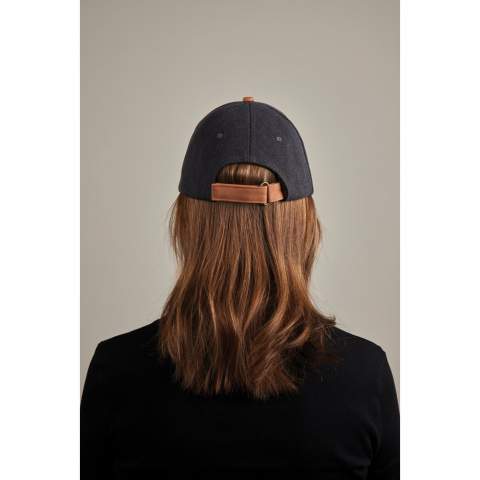 Elevate your casual style with our soft canvas cap, featuring an understated and simple design suited for anyone. This 6-panel cap has a curved visor and a comfortable PU-covered velcro adjuster at the back. The cap is made from recycled materials with AWARE™, using genuine recycled fabric materials guaranteed by AWARE's disruptive physical tracer and blockchain technology. With a maximum size of 63 cm in circumference, this simple and comfortable cap provides the perfect fit for any head size.