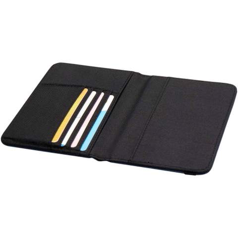 Le porte-passeport RFID Ross est fabriqué en polyester recyclé et est idéal pour les globe-trotteurs. Il comprend des poches dédiées au passeport, aux billets, aux cartes de crédit et autres objets. La fermeture élastique garde le contenu en sécurité.
