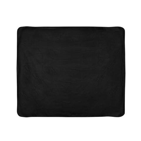 Kuscheln Sie sich wohlig warm in diese weiche Decke. Dank des mitgelieferten praktischen Kordelzugbeutels können Sie sie auch einfach überall hin mitnehmen. Die Decke besteht aus 160gr/m² Fleece-Material. Maße 150x120cm.