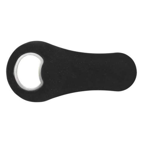 Flesopener gemaakt van tarwestro voor het openen van flessen bier, frisdrank, enz. Tarwestro is het overgebleven steeltje na het oogsten van tarwekorrels, waardoor er minder plastic wordt gebruikt.
