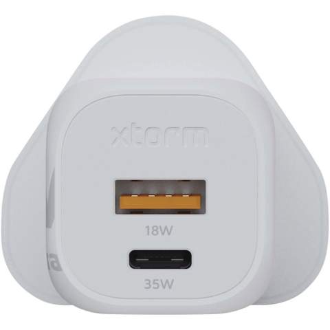 Das 35-W-GaN²-Ultra-Wandladegerät mit UK-Stecker ist kompakter und leistungsstärker als je zuvor. Mit seinem kompakten Design und seiner Dual-Port-Funktionalität ist dieses Wandladegerät perfekt für Ihre Reisen, Ihr Büro oder Ihr Zuhause. Um Abfall zu vermeiden und einen Beitrag zu einer nachhaltigeren Zukunft zu leisten, besteht das Ladegerät zu 97 % aus recyceltem Kunststoff. Output: 1 USB-C 35 W Stromversorgung und 1 USB-A 18 W Schnellladung 3.0. Wird mit einem Benutzerhandbuch geliefert.