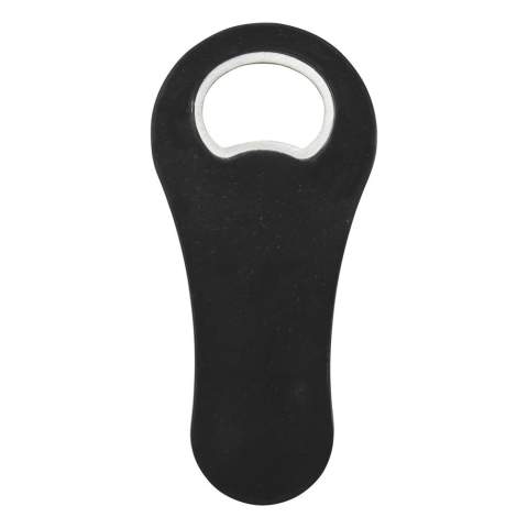 Flesopener gemaakt van tarwestro voor het openen van flessen bier, frisdrank, enz. Tarwestro is het overgebleven steeltje na het oogsten van tarwekorrels, waardoor er minder plastic wordt gebruikt.