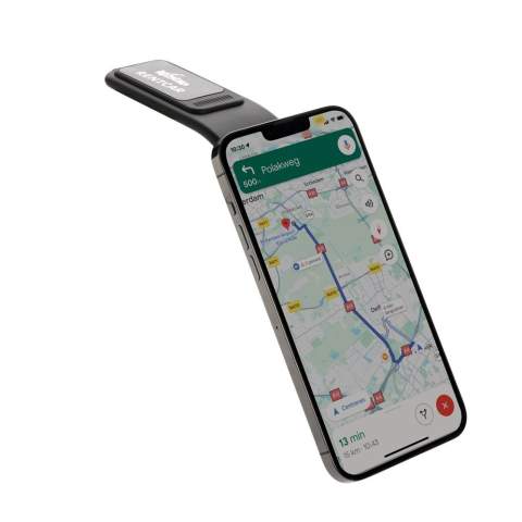 Upgrade uw auto-interieur met de stabiele en veilige telefoon-autohouder. Het is ontworpen voor alle autotypes, zelfs de nieuwste elektrische modellen, biedt flexibiliteit voor verschillende installatiescenario's en is compatibel met telefoonmodellen die magnetische montage ondersteunen. Met zijn sterke magnetische aantrekkingskracht biedt hij een veilige grip op elk wegdek. Het biedt 360 graden installatie van de telefoon. Gemaakt met gerecycled TPU, gerecycled aluminium en gerecycled ABS. Totaal gerecycled materiaal: 85% op basis van het totale gewicht van het artikel. RCS-certificering zorgt voor een volledig gecertificeerde toeleveringsketen van de gerecyclede materialen. Verpakt in FSC® mixverpakking. PVC-vrij.