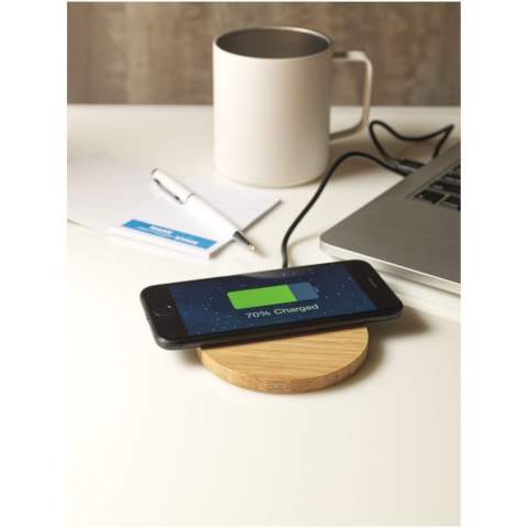 Een duurzamere keuze! Het Essence bamboe draadloze oplader is gemaakt van echt bamboe en maakt het mogelijk om je smartphone op te laden zonder kabels. Ondersteunt draadloos opladen tot 1A voor apparaten die draadloos kunnen worden opgeladen.