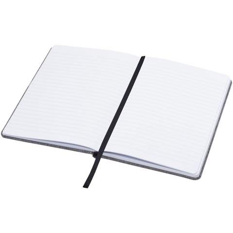 Notitieboek in A5 formaat met cover gemaakt van RPET-stof. Bevat 96 vellen 70 g/m² gerecycled papier met gelijnde lay-out, een penlus en lint. Verpakt in een kartonnen hoes.