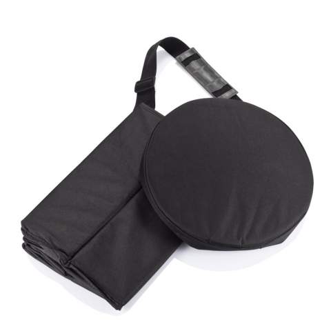 600D polyester in black with PE coating, 30cm diameter, foldable. Usable as cooler and seat.