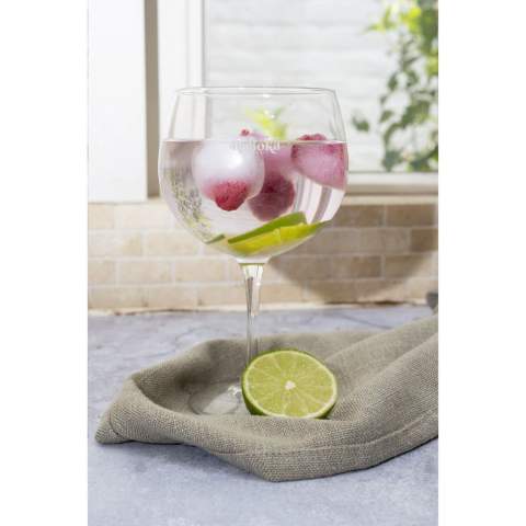 Modernes und zeitloses Cocktail-Gin-Glas. Genießen Sie gemeinsame Moment und lassen Sie sich von diesem Glas in Gastronomie-Qualität verzaubern. Ideal für Partys oder für einen entspannten Drink unter der Woche. Dieses Glas ist robust, aber dennoch äußerst transparent. Fassungsvermögen 700 ml. Hergestellt in Europa.