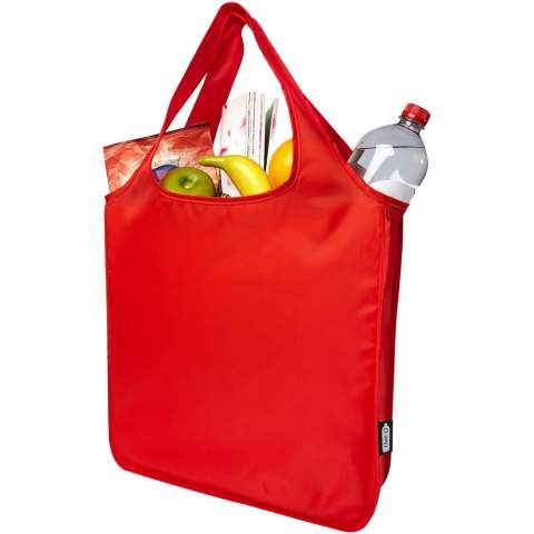 Le grand sac shopping Ash en PET recyclé est une excellente alternative aux sacs en plastique. Il est fabriqué à partir de plastique PET recyclé qui est également certifié GRS, ce qui en fait un choix durable. Le sac résiste à un poids maximal de 10 kg et dispose d'un grand compartiment principal ouvert. Avec ses poignées de 30 cm de long, le sac est facile à transporter sur l'épaule.