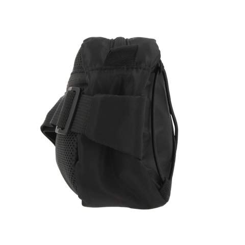 Maak kennis met onze eco-bewustzijn crossbodytas! Dit stijlvolle accessoire van RPET heeft een verstelbare riem, waardoor het veelzijdig en duurzaam is. Hij is perfect voor onderweg en combineert moeiteloos mode en eco-bewustzijn.