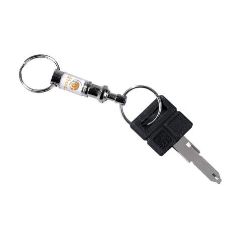 2-teiliger Schlüsselanhänger aus vernickeltem Stahl, mit Druckknopf teilbar.