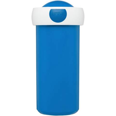 Trinkbecher mit Dichtring im Deckel, der einen auslaufsicheren Verschluss gewährleistet. Leicht zu öffnen und zu schließen. Das Fassungsvermögen beträgt 300 ml. Spülmaschinenfest. BPA frei. 2 Jahre Mepal Garantie.