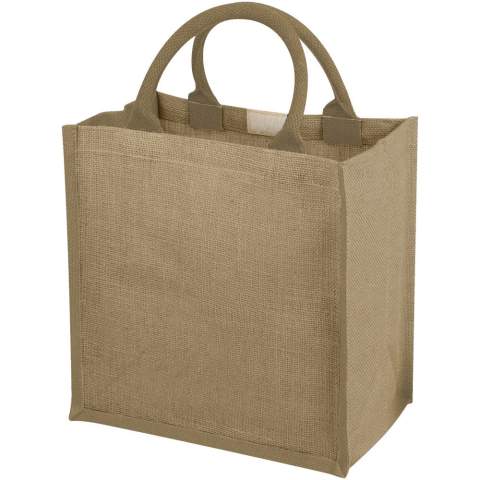 Le sac fourre-tout Chennai est le partenaire idéal pour les sorties au parc, à la plage ou à l'épicerie. Avec son matériau en jute, il constitue un choix durable. Le sac est doté d'un compartiment ouvert et d'un soufflet laminé, ce qui le rend idéal pour transporter des articles lourds. Les poignées en coton garantissent une bonne et confortable prise en main. De plus, la fermeture auto-agrippante assure que tous les effets personnels restent en sécurité. Fabriqué en Inde et certifié OEKO-Tex. Résistance jusqu'à un poids de 10 kg.