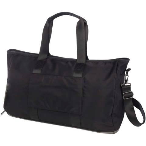Le sac de voyage extensible Rhine se transforme sans effort et avec style en diverses occasions grâce à son design épuré et à sa polyvalence. Fabriqué avec du nylon recyclé de haute qualité certifié GRS, une doublure souple en RPET et des éléments en cuir PU de première qualité. Le sac de voyage comporte un compartiment principal spacieux avec une grande poche en TPU étanche, deux poches, un compartiment dédié aux chaussures, une poche cachée sécurisée au dos (faisant office de sangle de trolley), et des bretelles détachables qui peuvent être ajustées pour un confort maximal. Ce qui distingue vraiment ce sac de voyage, c'est sa couche extensible, qui peut atteindre une capacité de 42 litres. Capacité : 35-42 litres. Capacité de charge maximale de 20 kg. Sans PVC.