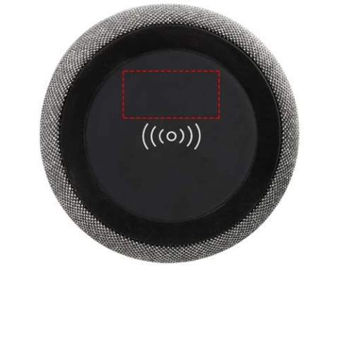 Het ultieme tech artikel! De Fiber draadloze oplaadbare Bluetooth® speaker is perfect voor op kantoor of thuis. De output van 3 Watt van de speaker produceert een helder geluid. Plus het bovenste deel van de speaker is een draadloos oplaadstation! Geschikt voor het opladen van elk draadloos oplaadbaar apparaat. De ingebouwde 1200 mAh batterij zorgt ervoor dat de muziek gedurende meer dan 6 uur af kan worden gespeeld. Ingebouwde muziekbediening en microfoon voor handsfree bellen. Bereik van Bluetooth® is 10 meter (33ft). Bluetooth versie 5.0.
