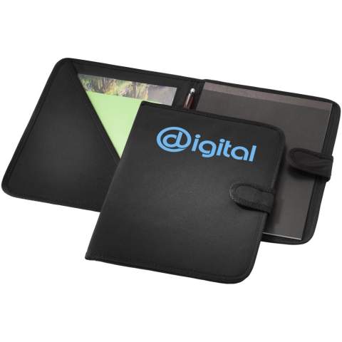 Portfolio met klittenbandsluiting, pennenlus, documentvak en notitieblok met 20 pagina's gelinieerd papier. Pen en accessoires niet inbegrepen.