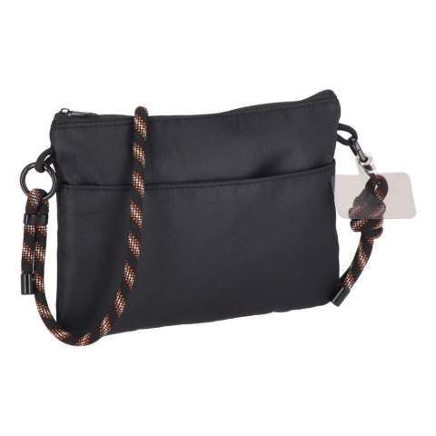 Cette petite pochette est idéale pour téléphone, clés, portefeuille et accessoires. La sangle en paracorde ajoute une touche moderne et garantit la portabilité. Grâce à la languette incluse, elle peut se transformer en lanière de téléphone pour plus de commodité.