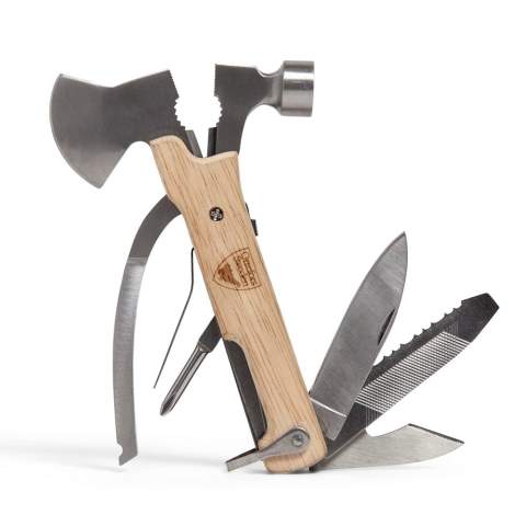 Un multi-outil pratique, conçu pour les déplacements, à l'intérieur comme à l'extérieur. Contient des pinces et des pinces à bec, un marteau, une petite hache, des couteaux, des limes à ongles, des tournevis (à tête plate) et un ouvre-boîte. Il est livré avec une pochette en toile et emballé dans une boîte cadeau. Les produits Orrefors Hunting sont des produits de qualité, solides et robustes, que vous pouvez utiliser partout et à tout moment.