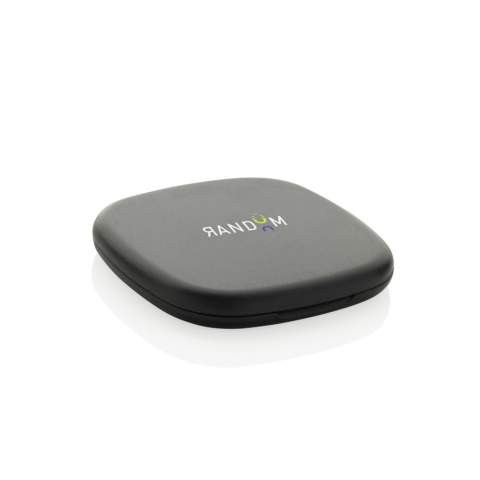 Reflecta is een compacte en stijlvolle zakspiegel, ontworpen om de perfecte reflectie te bieden voor je beautyroutine. Met twee spiegels – een standaardspiegel en een vergrotende spiegel – zorgt Reflecta voor gedetailleerde precisie en een vlekkeloze applicatie, waar je ook bent. Ideaal voor onderweg, deze hoogwaardige spiegel biedt gemak en draagbaarheid zonder batterijen of opladen. Of je nu make-up aanbrengt of snel je make-up bijwerkt, Reflecta biedt helderheid en gemak in een strak, compact ontwerp. Gemaakt van RCS-gecertificeerde gerecyclede materialen, waaronder gerecycled plastic. RCS (Recycled Claim Standard) is een standaard om het gerecyclede gehalte van een product te verifiëren in de gehele toeleveringsketen. Totaal gerecycled gehalte: 46% op basis van het totale artikelgewicht. PVC-vrij.<br /><br />PVC free: true