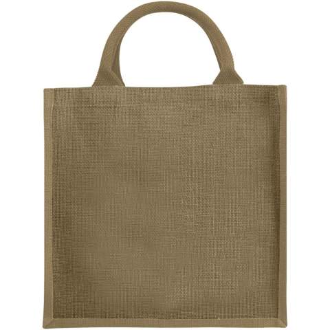 Le sac fourre-tout Chennai est le partenaire idéal pour les sorties au parc, à la plage ou à l'épicerie. Avec son matériau en jute, il constitue un choix durable. Le sac est doté d'un compartiment ouvert et d'un soufflet laminé, ce qui le rend idéal pour transporter des articles lourds. Les poignées en coton garantissent une bonne et confortable prise en main. De plus, la fermeture auto-agrippante assure que tous les effets personnels restent en sécurité. Fabriqué en Inde et certifié OEKO-Tex. Résistance jusqu'à un poids de 10 kg.