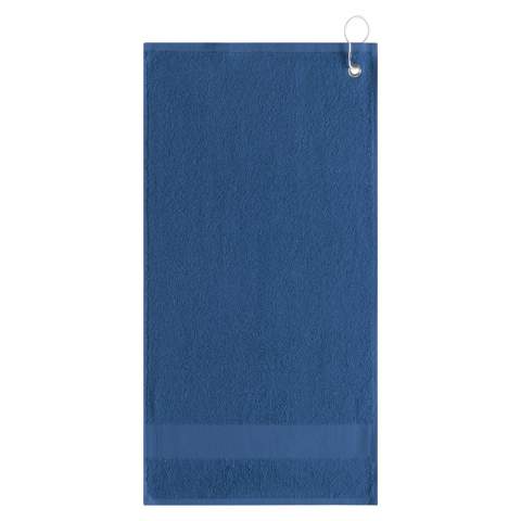 This practical Sophie Muval golf towel with clip can be embroidered or screen printed. The towel has a strip of 55x30cm and a grammage of 450 gr/m2. 