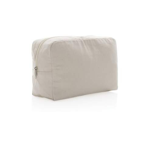 Trousse de toilette classique en toile 285 g/m² recyclée Impact AWARE™ pour tous vos essentiels. Gardez vos essentiels de beauté dans un seul compartiment spacieux. Avec le traceur AWARE™ qui valide l'utilisation authentique de matériaux recyclés. La toile recyclée est non teintée et utilisée à l'état brut, sans produits chimiques issus de la teinture ou du blanchiment. 2 % du produit de la vente de chaque produit Aware™ sera reversé à Water.org.<br /><br />PVC free: true