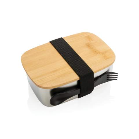 Enjoy a healthy, hassle-free lunch on the go with the sleek looking stainless steel lunchbox with bamboo lid. Includes a handy elastic strap and spork. The lunchbox cannot be put into the microwave and oven. Handwash only. Capacity 0.9 litre.
