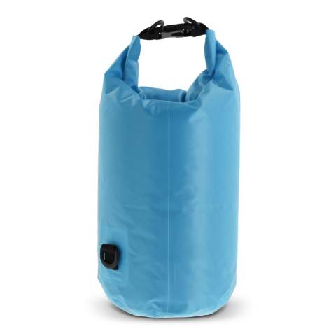 Waterproof duffel bag, ideal for the beach, on a boat or just for a stroll through the forest. Filled with air this bag stays afloat, ideal in emergencies. With the additional ring and carabiners this bag can easily be carried cross-body. Waterproof IPX6, protected against high pressure stream water from any angle. Do not immerse the bag.