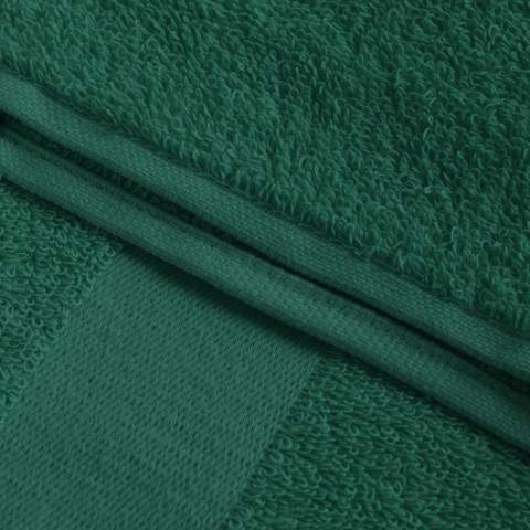 Deze handige Sophie Muval Golfhanddoek met clip is te voorzien van een borduring of zeefdruk. De handdoek heeft een band 55x30cm en een grammage van 450 gr/m2. 