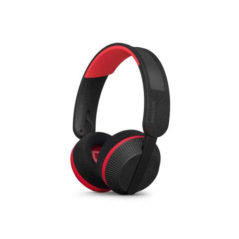 Deze Philips koptelefoon biedt innovatie, duurzaamheid en uitstekend geluid, ideaal voor milieubewuste gebruikers. Gemaakt van 35% gerecycled kunststof, past hij perfect in Philips' duurzaamheidsprogramma. De milieuvriendelijke verpakking bestaat uit gerecycled karton en is bedrukt met soja-inkt. 

Een geïntegreerde zonnecel is geproduceerd op 100% hernieuwbare energie, maakt opladen via zonlicht mogelijk. De koptelefoon levert indrukwekkend geluid met heldere tonen en diepe bassen, geïnspireerd op de Philips Fidelio-serie, en de AI-microfoon zorgt voor ruisvrije gesprekken.

Dankzij IP55-certificering is de koptelefoon water-, zweet- en stofbestendig. Het lichte ontwerp met ademende, wasbare oorkussens biedt comfort, zelfs tijdens intensieve activiteiten. De batterij gaat tot 28 uur mee, met 7 uur op één lading en 21 uur extra via de oplaadetui. Na slechts 5 minuten opladen heb je alweer een uur luisterplezier, en volledig opladen duurt slechts 2 uur via USB-C.

Bluetooth 5.3-technologie met multipoint-verbinding maakt het mogelijk om twee apparaten tegelijk te koppelen, ideaal voor zowel sport als dagelijks gebruik.