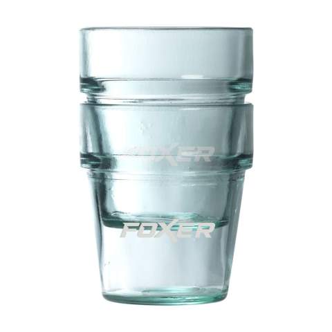 WoW! Rustiek waterglas. Gemaakt van 100% gerecycled, stevig kwaliteitsglas. Een stapelbaar ontwerp voor eenvoudig en ruimtebesparend opbergen.    De blauwgroene tint van het glas is een natuurlijke eigenschap van gerecycled glas. De kleur en mogelijke oneffenheden benadrukken de schoonheid van imperfectie en dragen bij aan de authenticiteit van dit product.     Recycling vermindert het verbruik van nieuwe grondstoffen, water en energie. Kleur, dikte en formaat kunnen per product verschillen. Made in Spain. Inhoud 270 ml.