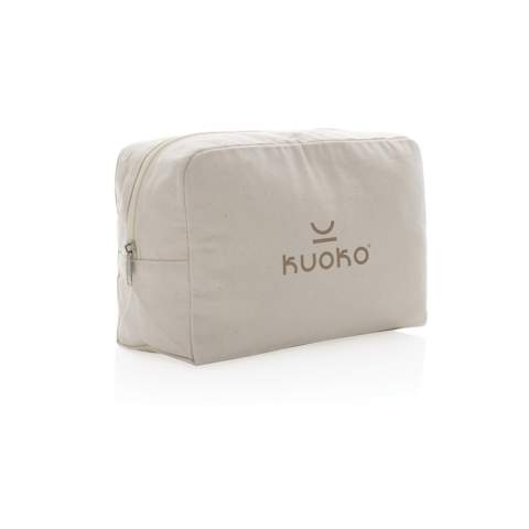 Trousse de toilette classique en toile 285 g/m² recyclée Impact AWARE™ pour tous vos essentiels. Gardez vos essentiels de beauté dans un seul compartiment spacieux. Avec le traceur AWARE™ qui valide l'utilisation authentique de matériaux recyclés. La toile recyclée est non teintée et utilisée à l'état brut, sans produits chimiques issus de la teinture ou du blanchiment. 2 % du produit de la vente de chaque produit Aware™ sera reversé à Water.org.<br /><br />PVC free: true