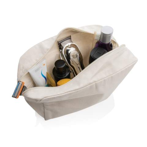 Trousse de toilette classique en toile 285 g/m² recyclée Impact AWARE™ pour tous vos essentiels. Gardez vos essentiels de beauté dans un seul compartiment spacieux. Avec le traceur AWARE™ qui valide l'utilisation authentique de matériaux recyclés. La toile recyclée est non teintée et utilisée à l'état brut, sans produits chimiques issus de la teinture ou du blanchiment. 2 % du produit de la vente de chaque produit Aware™ sera reversé à Water.org.<br /><br />PVC free: true