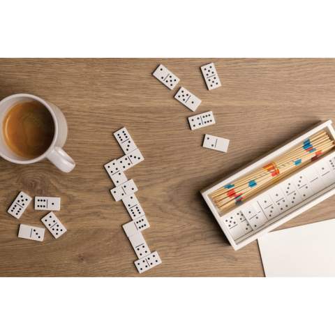 Schaffen Sie lustige Momente mit diesen klassischen Spielen! Die Box enthält Mikado und Domino. Das Mikado-Spiel enthält 41 Stäbchen und das Domino-Spiel 28 Blöcke in einer weißen Holzbox. Hergestellt aus FSC®-zertifiziertem Holz. Wird in einer FSC®-zertifizierten Geschenkverpackung aus Kraftpapier geliefert.
