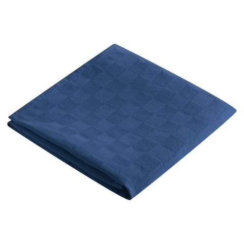 Mit diesem Geschirrtuch können Sie sich ab jetzt auf den Abwasch freuen! Je häufiger das tolle, 60 x 50 cm große Tuch aus 100% Baumwolle verwendet wird, umso weicher wird es. Dazu kommt, dass es super saugfähig ist, was das abtrocknen so viel angenehmer macht. Das zuverlässige Tuch mit 270 gr/m² kann mit einem Stick oder Transferdruck nach Ihren Wünschen veredelt werden, und eignet sich somit ideal als praktisches Werbegeschenk. Machen Sie den Abwasch zu einer positiven Erfahrung! 