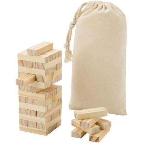 Bringen Sie Spaß, Aufregung und einen Hauch von Spannung in jedes Treffen mit dem Jumble Holzturmspiel! Dieses klassische Holzturm-Stapelspiel eignet sich hervorragend für Familienabende, Partys oder einen entspannten Tag mit Freunden. Die Spieler müssen abwechselnd Holzklötze ab- und aufstapeln, ohne dass der Turm umfällt. Geliefert in einem Baumwollbeutel.