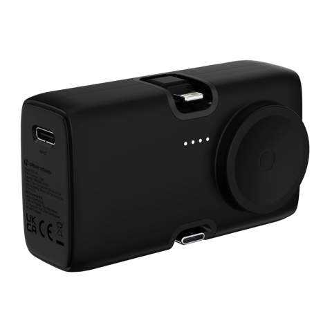 Urban Vitamin San Diego ist eine leichte, aber leistungsstarke 20W 5000mAh Powerbank. Mit zwei Schnellladeoptionen zum Aufladen über den integrierten iOS-Anschluss (für iPhone 14 und älter) und den hochmodernen Typ-C-Output können Sie Ihr Smartphone aufladen, ohne ein Kabel mitnehmen zu müssen! Sie können sogar zwei Geräte gleichzeitig aufladen. Alle Ausgänge bieten eine ultraschnelle 20W-Ladung, um in weniger als 30min bis zu 50% aufzuladen. Mit integriertem Uhrenladegerät zum Aufladen aller aktuellen Apple-Uhren. Mit dem integrierten Ständer, laden Sie ihr Handy, während Sie Filme ansehen oder Musik hören. Hergestellt aus rec. RCS-ABS und recy. PC, der Gesamtanteil an recyceltem Material liegt bei 24%, bezogen auf das Gesamtgewicht des Artikels. PVC-frei und in einer kunststoffreduzierten Box verpackt.<br /><br />PowerbankCapacity: 5000<br />PVC free: true