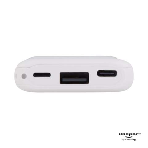 Nachhaltiges Produktset, Kabel und Batteriehalter sind aus recyceltem Kunststoff hergestellt. Tragbarer Akku mit 7000 mAh, kann Ihr Telefon bis zu 2,5 Mal aufladen. Tragbarer Multikabel-Adapter mit USB, Lightning, Typ C, Micro-USB.