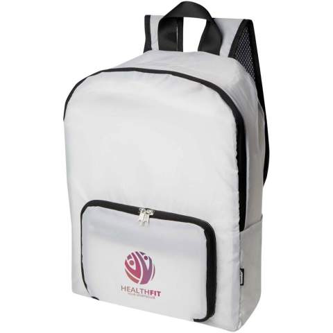 Dieser leichte und dennoch robuste Rucksack passt sich Ihren Bedürfnissen an, indem er sich in eine kompakte Tasche mit einer Gurtschlaufe zum einfachen Umhängen oder Tragen zusammenfalten lässt. Damit ist er perfekt für Reisende, Wanderer und den täglichen Gebrauch. Ausgestattet mit einem Hauptfach mit Reißverschluss, einer Fronttasche mit Reißverschluss, zwei Seitentaschen und verstellbaren Schulterriemen. Hergestellt aus PVC-freiem, recyceltem Polyester. Fassungsvermögen: 15 Liter.
