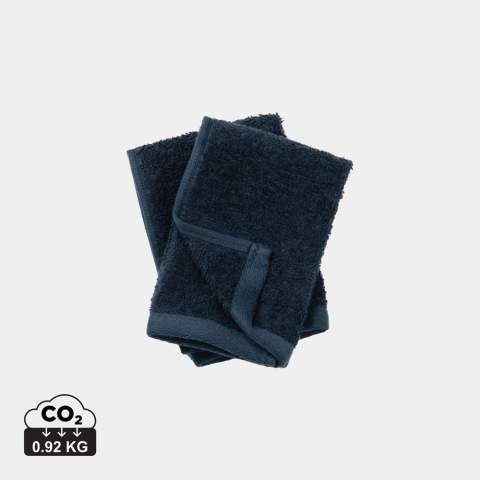 Serviette composée de 68 % de coton et de 32 % de Lyocell. Le Lyocell est une fibre naturelle extraite de forêts certifiées. Le processus est aussi économe en énergie et en produits chimiques que possible. Le résultat est un tissu frais, doux et durable, avec un toucher agréable et, grâce au mélange de Lyocell, une excellente capacité d'absorption. Fabriqué dans une gamme de couleurs terreuses et dans une variété de tailles.