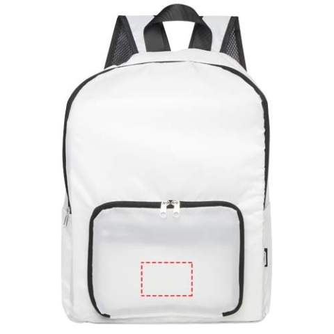 Dieser leichte und dennoch robuste Rucksack passt sich Ihren Bedürfnissen an, indem er sich in eine kompakte Tasche mit einer Gurtschlaufe zum einfachen Umhängen oder Tragen zusammenfalten lässt. Damit ist er perfekt für Reisende, Wanderer und den täglichen Gebrauch. Ausgestattet mit einem Hauptfach mit Reißverschluss, einer Fronttasche mit Reißverschluss, zwei Seitentaschen und verstellbaren Schulterriemen. Hergestellt aus PVC-freiem, recyceltem Polyester. Fassungsvermögen: 15 Liter.