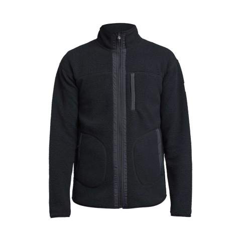 Een fleece met een volledig doorlopende ritssluiting en een tijdloos ontwerp dat je het hele jaar door warm houdt. Het is perfect onder een shell jacket of op zichzelf gedragen op frisse dagen. Hij staat geweldig bij een spijkerbroek of onze outdoorbroek voor een complete look. Je kunt je telefoon en sleutels opbergen in de twee zakken met ritssluiting aan de voorkant. Het heeft ook een discreet Tenson-logo op de mouw. De Yoke full zip werkt perfect als trui voor doordeweeks gebruik in de stad en in het weekend buiten.