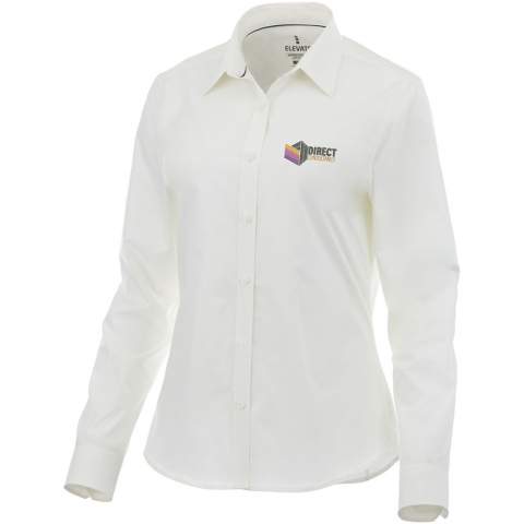 The Hamell long sleeve women's stretch shirt – an ideal combination of style and comfort. This woven shirt features a lightweight poplin fabric of 97% cotton and 3% elastane. Poplin fabric is known for its tight weave, which provides exceptional durability while maintaining a soft and smooth texture against the skin. This means that the Hamell shirt is not only comfortable to wear but also resistant to everyday wear and tear, ensuring long-lasting use. The added stretch provides ultimate freedom of movement, ensuring optimal comfort throughout the day even more. Its hidden button-down collar adds sophistication while maintaining a clean look. This shirt is designed with a fitted shape for a feminine look.