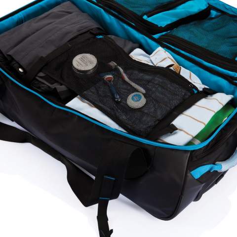 Ce sac en 600D est le sac outdoor par excellence. Grand compartiment principal zippé. Une multitude de pochettes internes zippées, avec une poche détachable en maille. Poignée du système de trolley en aluminium de couleur assortie.