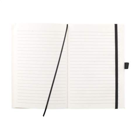 WoW! A5-Notizbuch mit einem Einband aus recycelten Milchkartons (bis zu 70%). Mit 80 Blatt cremefarbenem, liniertem Papier (80 g/m²), einem Verschlussgummi und einer Leselitze.      Die Milchtüten bestehen aus Aluminium, Papier und Kunststoff. Diese Materialien werden voneinander getrennt und das übrig gebliebene Papier wird verwendet, um den Umschlag dieses Notizbuchs herzustellen. Aufgrund der Verwendung von recycelten Materialien können kleine Imperfektionen im Material sichtbar sein. Dies verleiht dem Produkt ein einzigartiges Aussehen.