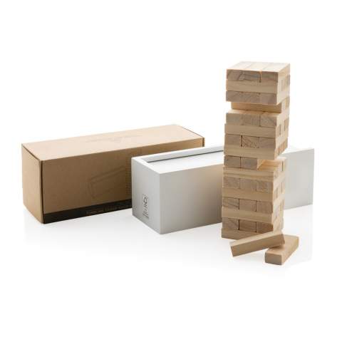 Jusqu'où pouvez-vous aller ? Voyez à quelle hauteur vous pouvez empiler les blocs de bois avant qu'ils ne tombent avec ce jeu amusant. Les 48 blocs peuvent être facilement rangés dans la boîte en bois avec couvercle. Fabriqué avec du bois certifié FSC®. Livré dans un emballage cadeau kraft certifié FSC®.
